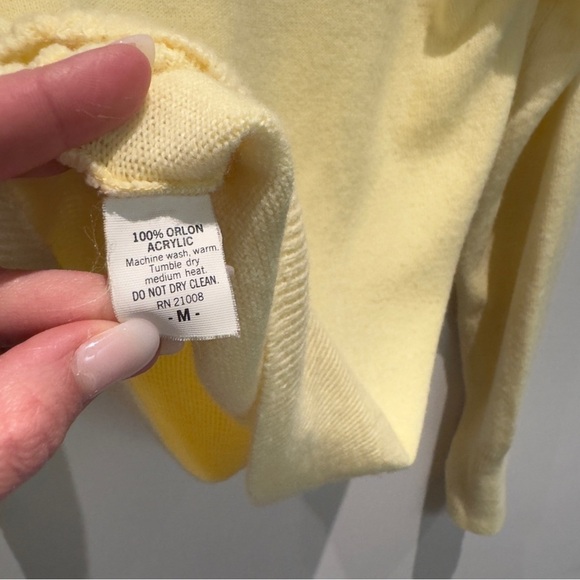 Lacoste - Izod Vintage Butter Yellow V-Neck Long Sleeve Pullover Sweater Size M - Picture 5 of 5